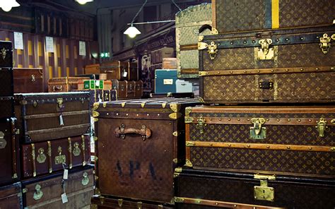 10 Best Luxury Suitcase Brands for Travelling in Style