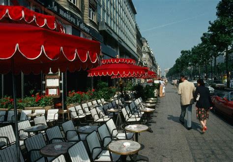 des boulevard champs elysees | Sidewalk cafe, French country decorating, Outdoor cafe