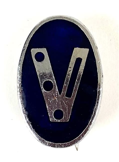 Sally Bosleys Badge Shop | WW2 Churchills V For Victory morse code home front pin badge