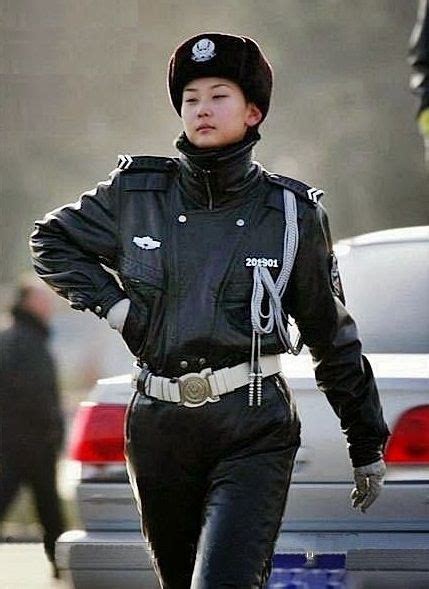 A Chinese Police Officer | Military women, Police officer clothes ...