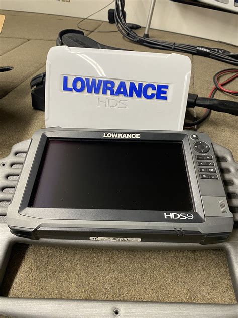 Lowrance HDS 9 Gen 3 W/ 3N1 Transducer for Sale in Puyallup, WA - OfferUp