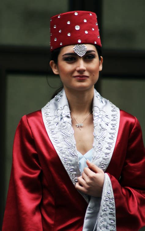 Ficheiro:Turkish woman in Ottoman costume, Chicago.jpg – Wikipédia, a ...
