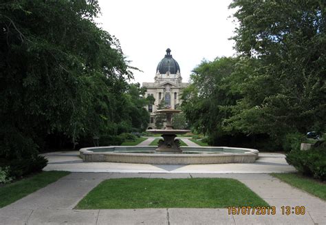 The Fountains of Trafalgar Square - London Traveller