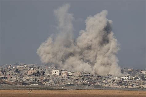 Israel continues push into Gaza as rockets from there continue to ...