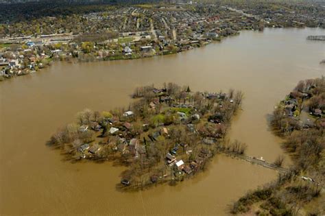 À vendre pour 1,1 million sur l'île Bizard: un terrain au coeur des inondations | Philippe ...