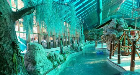 This Gatlinburg, TN Resort Has a Huge Indoor Water Park