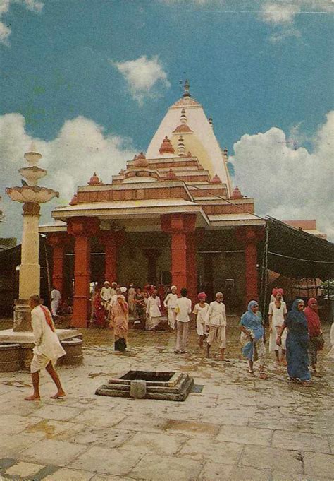 Holy Mahalakshmi Temple - Mumbai | One of Oldest Temples in Mumbai City