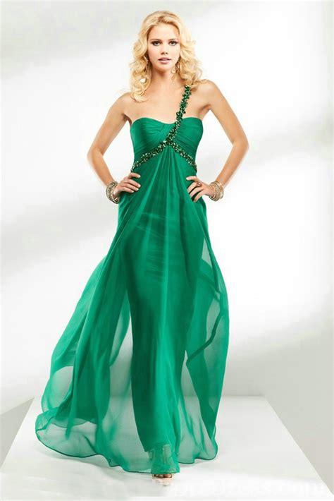 15 Outstanding Green Christmas Dresses - YusraBlog.com