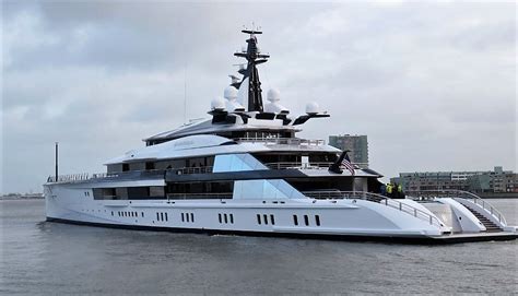 Dallas Cowboys owner Jerry Jones buys $250 million superyacht