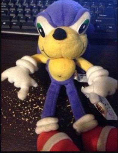 Weird looking sonic plush : SonicTheHedgehog