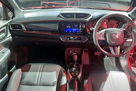 Foto : Ulas Interior Honda WR-V Halaman 2