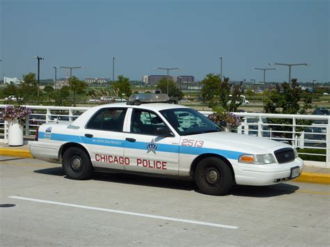 File:2009-09-11 Chicago Police car 2513 in front of ORD.JPG - Wikipedia