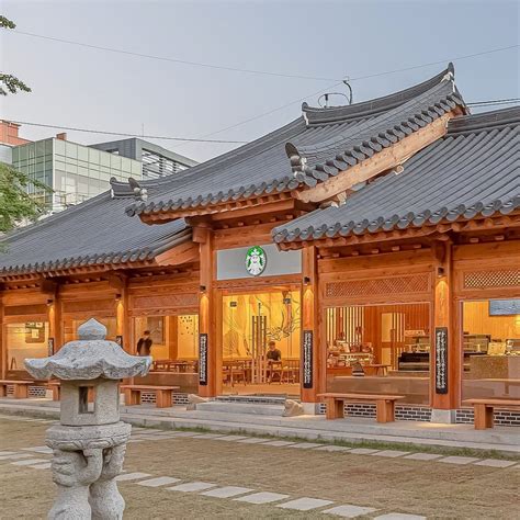 Starbucks Opens Store in Traditional Korean Timber Home