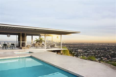 Stua furnishes the Los Angeles Stahl House, a landmark in world architecture by Pierre Koenig