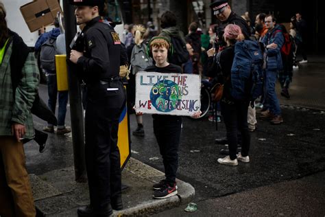 London climate protesters say they will end their blockades - Business ...