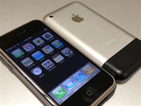 Apple iPhone 2G (1st Generation) and 3G (2nd Generation) Compared