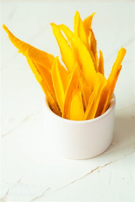 How to Make Dried Mango Slices - Simply Bakings