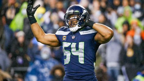 Seahawks DC Clint Hurtt calls Bobby Wagner ‘the ultimate leader’