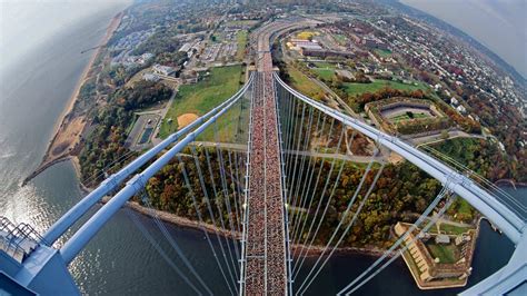 Runners on the Verrazzano-Narrows Bridge between Staten Island and Brooklyn - Peapix