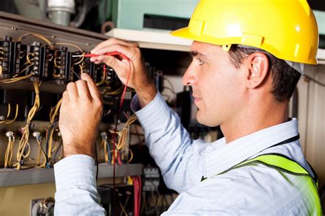 What does a Substation Electrician do? (with pictures)