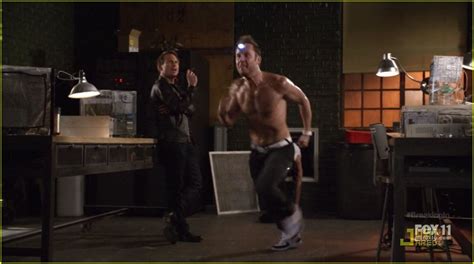 Michael Rosenbaum: Shirtless on 'Breaking In' - Hottest Actors Photo ...