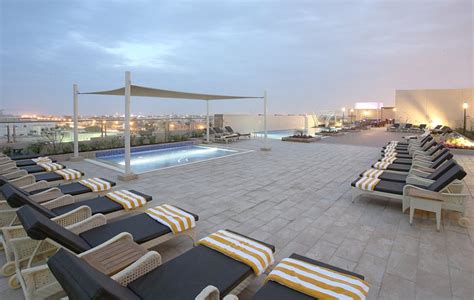 Metropolitan Hotel Dubai Pool: Pictures & Reviews - Tripadvisor