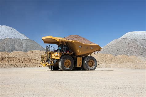 Caterpillar unveils new version of the 793 mining truck with more ...