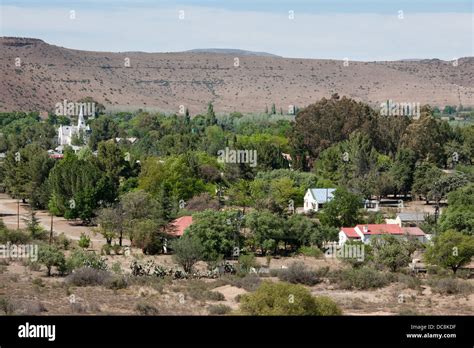 Nieu Bethesda in the valley of the Sneeuberg Mountains, Eastern Cape ...