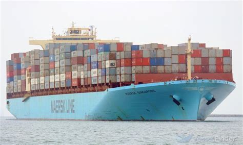 MAERSK SINGAPORE, Container Ship - Details and current position - IMO 9308649 - VesselFinder