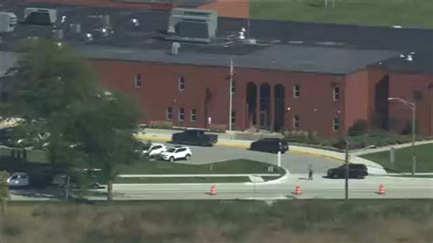 LIVE: Holmes Middle School on lockdown in Wheeling, Illinois - YouTube