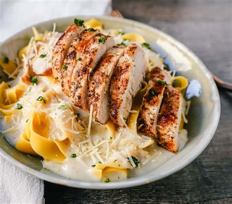 Skinny Low-Fat Chicken Fettuccine Alfredo – Modern Honey®