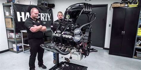 Watch an 11,000-HP Dragster Engine Get Rebuilt In Seven Minutes | Top fuel dragster, Top fuel ...