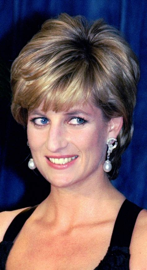 20 Photos of Princess Diana, Natural Beauty | Princess diana hair, Diana haircut, Princess diana ...