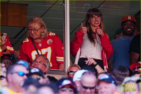 Buy Taylor Swift's Outfit from Chiefs Game: Shopping Links for Shoes, Shirt, Jacket, & Shorts ...