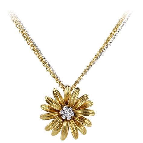 Diamond Gold Flower Pendant For Sale at 1stDibs