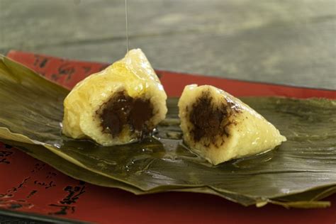 Zongzi with Sweet Red Bean Filling (红豆沙粽子) Recipe - Hungry for History