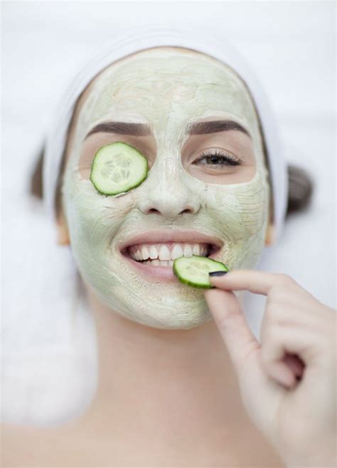 6 Ways You Didn't Know You Could Use Cucumber to Up Your Beauty Game | Dicas de cuidados com a ...