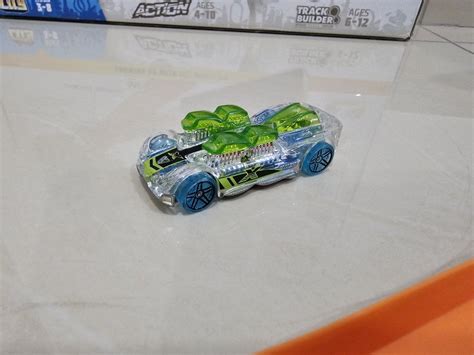 Hot Wheels Shark Beach Battle, Hobbies & Toys, Toys & Games on Carousell