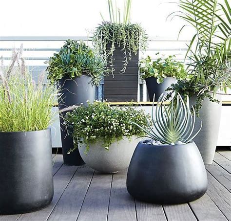 Modern Planter To Make Your Outdoors Stylish - DigsDigs