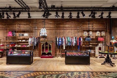 Gucci New York City SoHo Wooster Street High Fashion Dapper Dan Exclusive Opening Stores ...