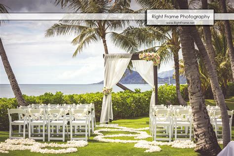 Destination Wedding in Hawaii - Paradise Cove by RIGHT FRAME PHOTOGRAPHY