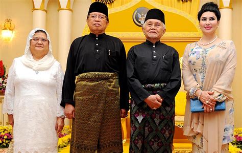 Yang Dipertua Negeri Tun Abdul Taib Mahmud 002 | Abang Johari angkat sumpah Ketua Menteri ...