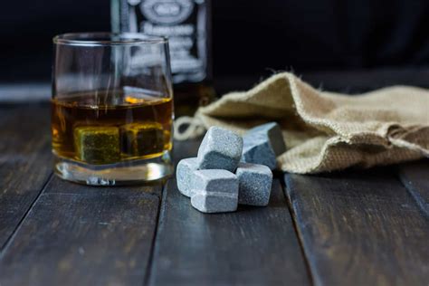 Guide to Using Whiskey Stones Instead of Ice | Any good? – Loving Whiskey