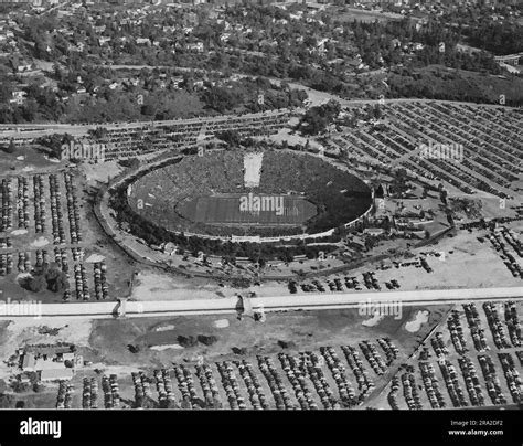 Stadium crowd football american Black and White Stock Photos & Images - Alamy