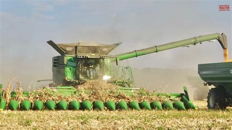 Big COMBINES Harvesting Corn - YouTube