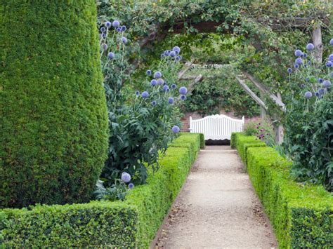 30+ English Garden Design Ideas Turn Your Backyard into A Charming Oasis