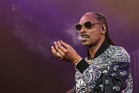 Snoop Dogg Gang Sign