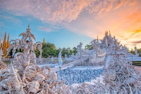 How to Visit the White Temple in Chiang Rai, Thailand