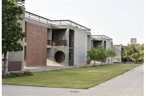 IIM Ahmedabad MBA Admission 2022: Eligibility Criteria of Minimum ...