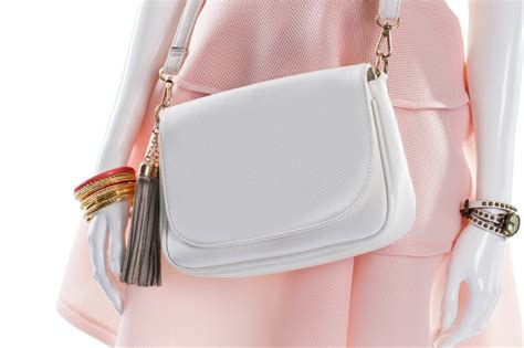 Cleaning a White Leather Purse | ThriftyFun